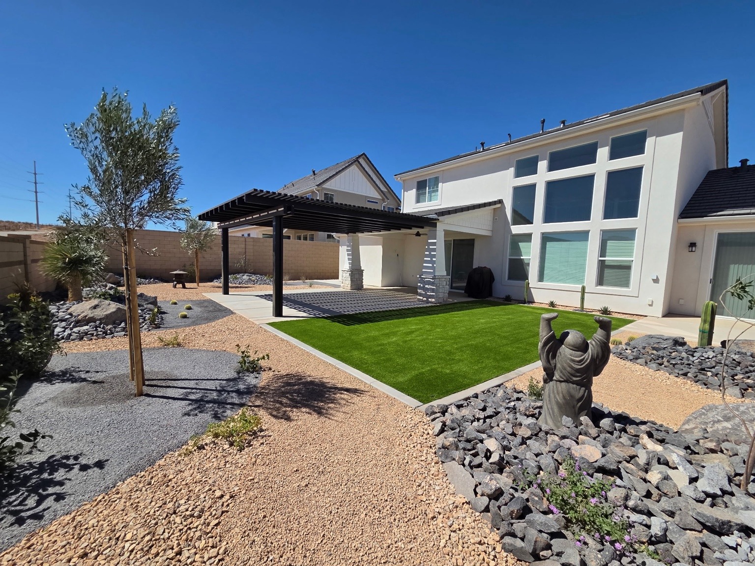 Dreamscape pergola, turf and desert landscape project
